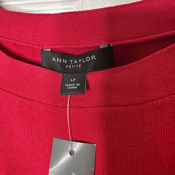 Ann Taylor Knit Shell Tank Red High Neck Sleeveless Size Medium Petite NEW - Picture 3 of 4